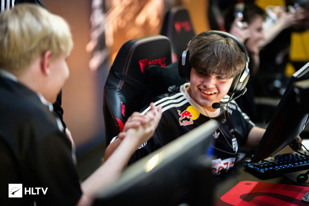Cmtry ділиться настроєм команди перед матчем FUT в плей-оф ESL Pro League
