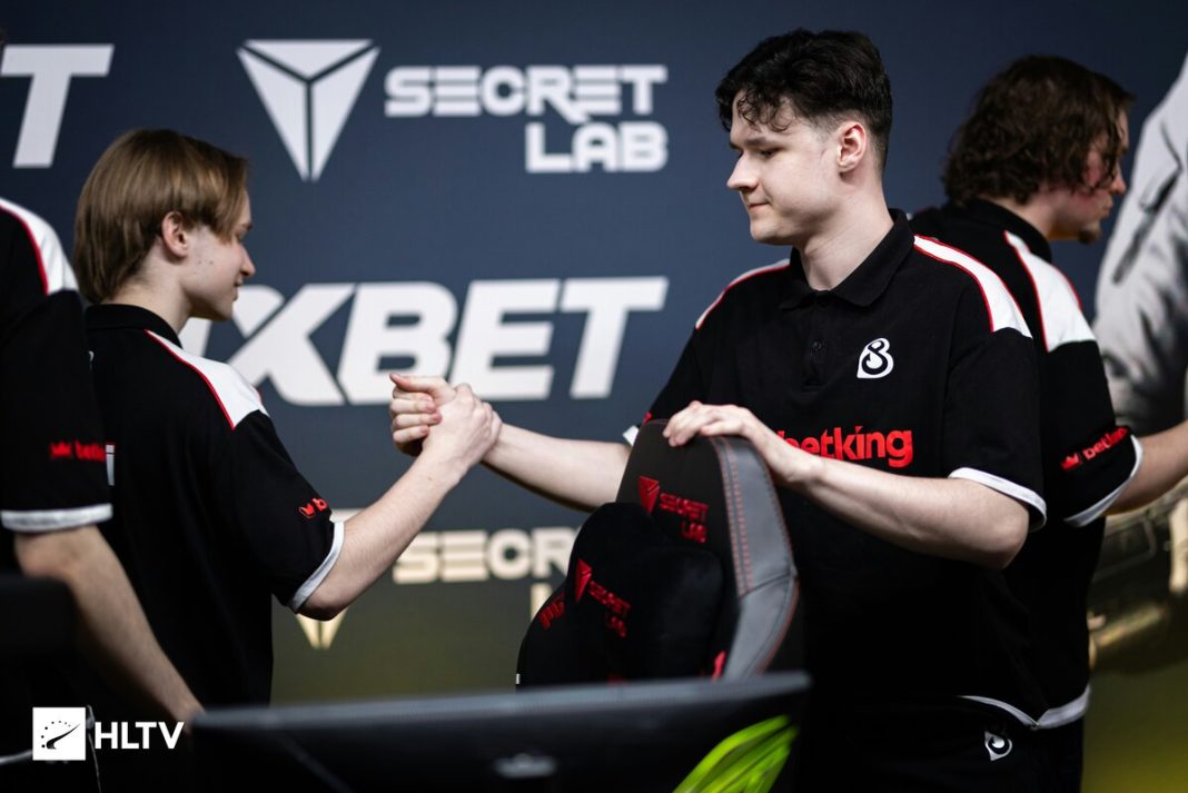 B8 впевнено обіграла Legacy 2:0 і вийшла до плей-оф у PGL Bucharest 2026