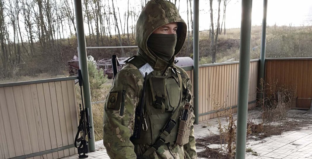 Український військовий у Прип'яті під час зйомок відео за мотивами S.T.A.L.K.E.R. 2